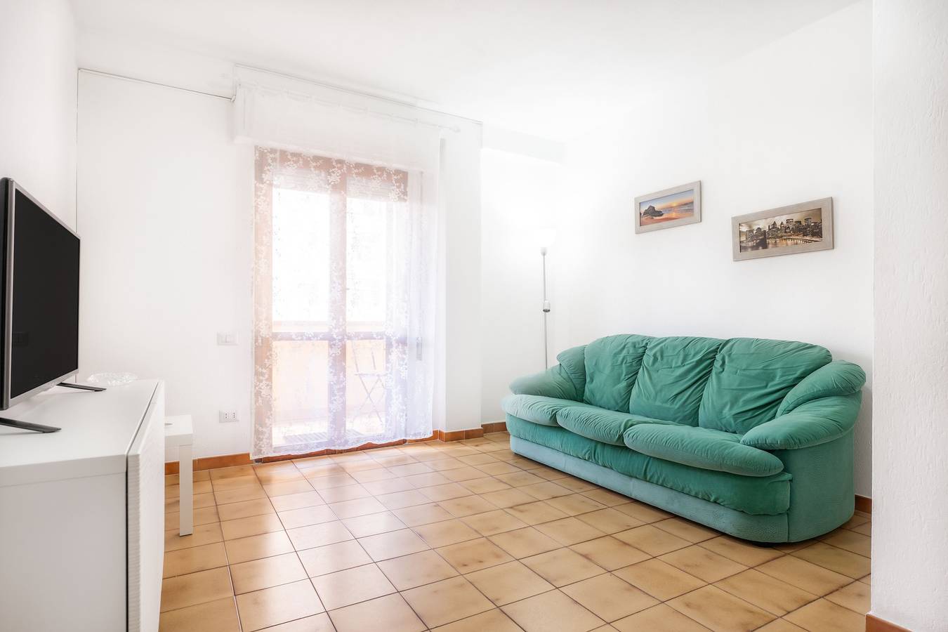 Apartamento entero, Apartamento 'A 10 Minuti Dal Mare' con terraza compartida, Wi-Fi y aire acondicionado in Quartu Sant'Elena, Campidano