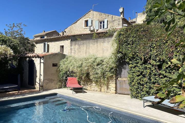 Location de vacances pour 12 personnes, avec jardin et terrasse, animaux acceptés à Ansouis