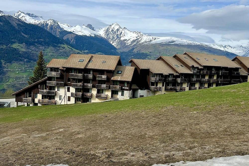 Entire apartment, La Plagne Montalbert - Cozy ski-in/ski-out apartment - Family & view in La Plagne, Aime-la-Plagne