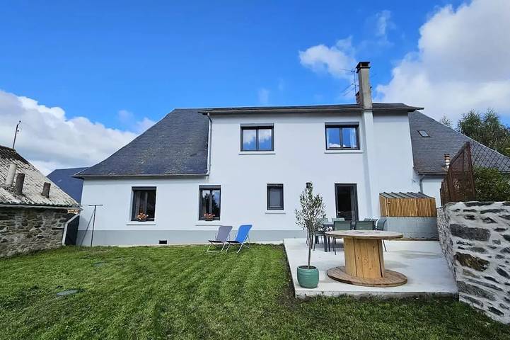 Location de vacances pour 6 personnes, avec terrasse à Salon-la-Tour