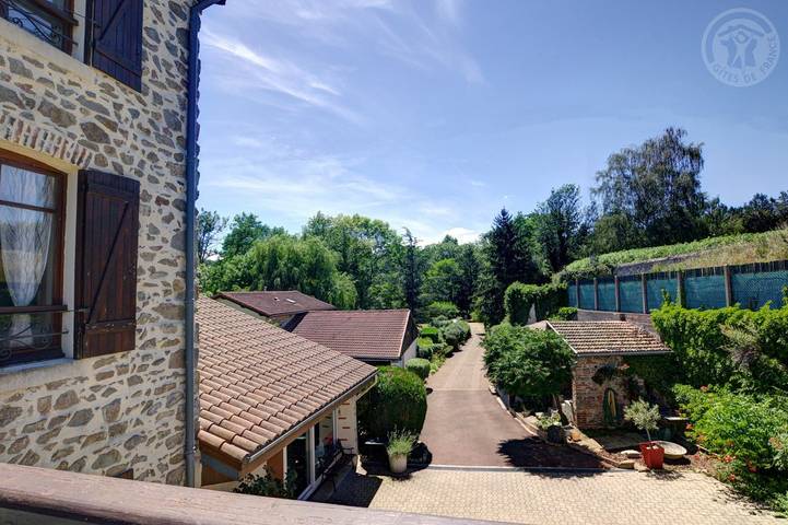 Gîte pour 15 personnes, avec terrasse et jardin, animaux acceptés à Saint-Germain-Laval - 3