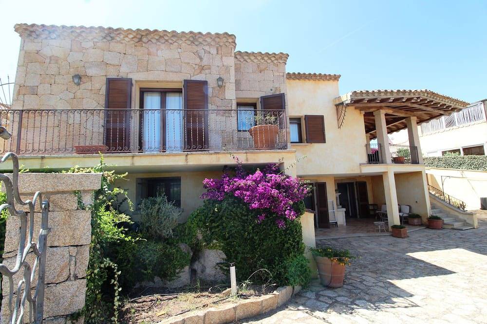 Villa Le Maree rifiniture di pregio ampia vista mare in Cannigione, Arzachena