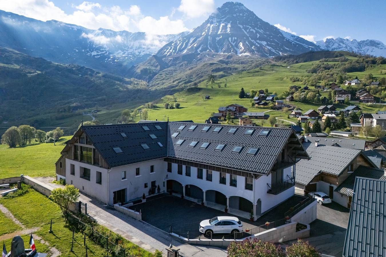 Ganze Wohnung, New Triplex | 4 Br | Near Slopes | Balcony & View in Albiez-Montrond, Region Saint-Jean-de-Maurienne