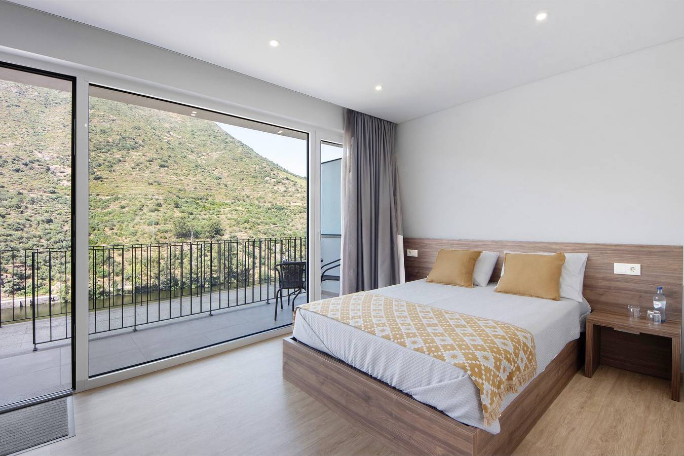 Appartamento intero, Proprietà in un villaggio turistico 'Quinta Da Pedra Caldeira B' con vista sulle montagne in Fontelo, Valle del Douro