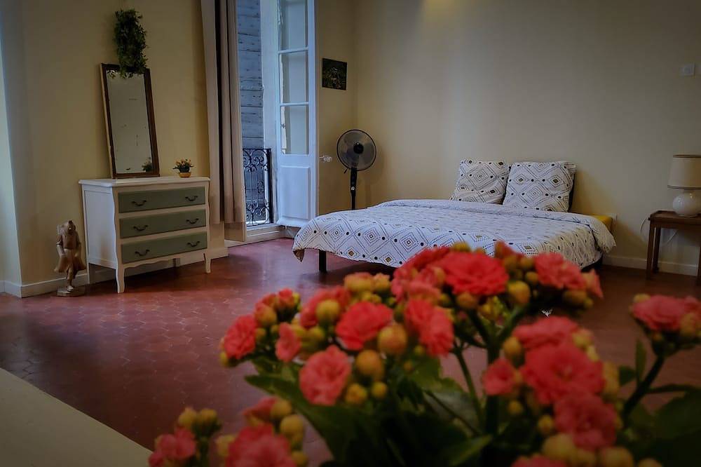 Apartamento entero, Charming and bright studio apartment (Near Avignon & the vineyards) in Roquemaure, Region de Nimes