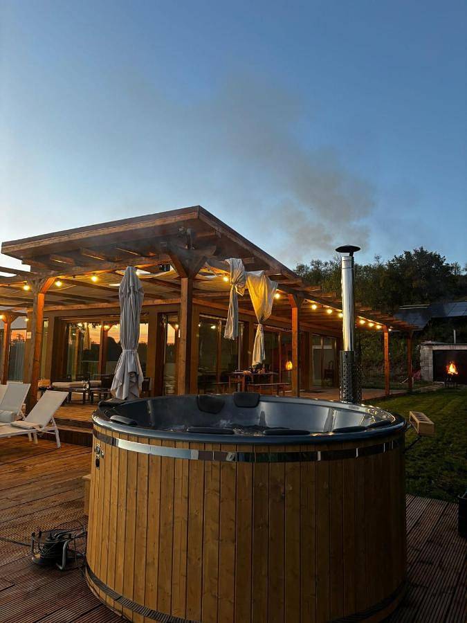 Villa pour 10 personnes, avec Jacuzzi et Terrasse ainsi que Jardin et Piscine en Roumanie