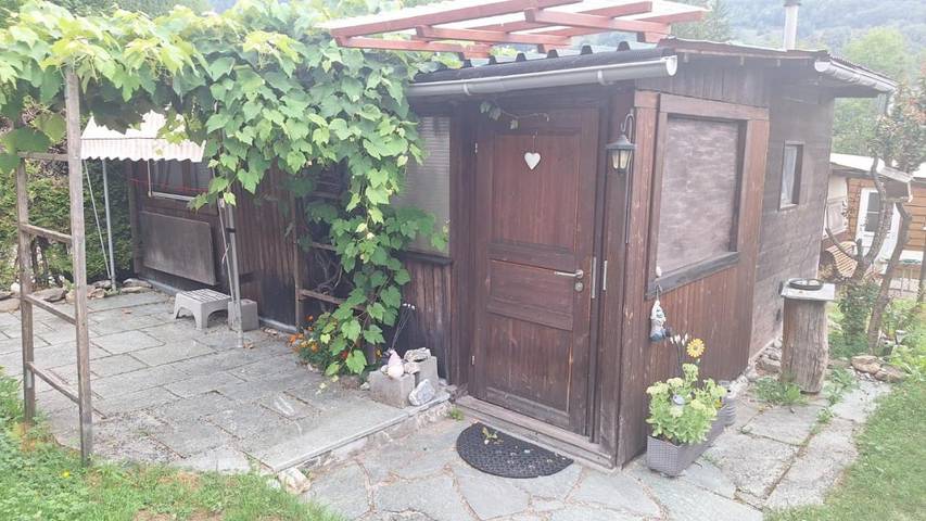 Bungalow für 4 Personen, mit Terrasse und Garten sowie Ausblick in Graubünden