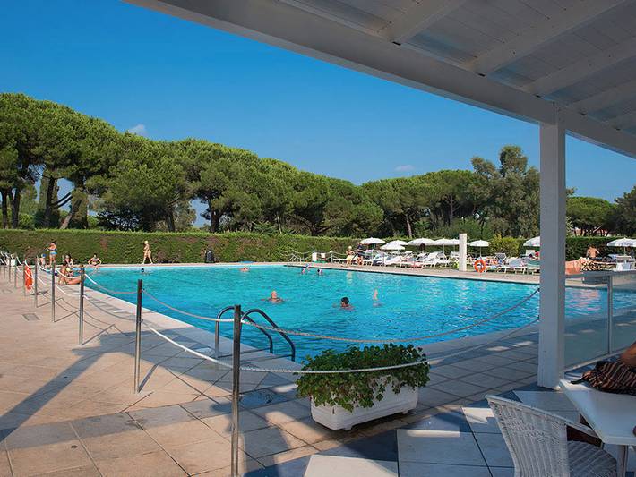 Appartamento per 4 persone, con Terrazza e Giardino nonché Piscina per bambini e Piscina a Sessa Aurunca