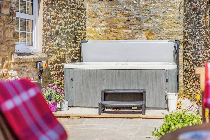 Holiday rental for 4 people, with hot tub and garden in Haltwhistle