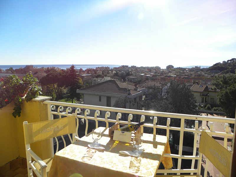 Entire holiday apartment, Holiday apartment with pool and air conditioning  in Pietra Ligure, Pietra Ligure Municipality
