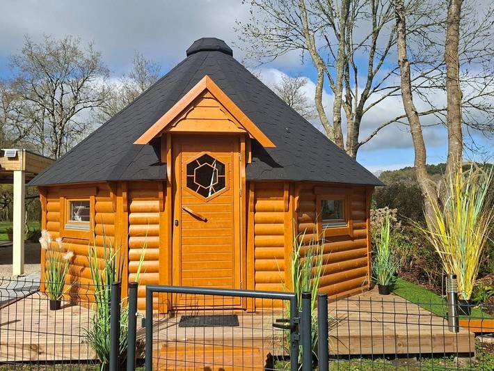 Chalet pour 4 personnes, avec terrasse et vue sur le lac ainsi que jardin et vue