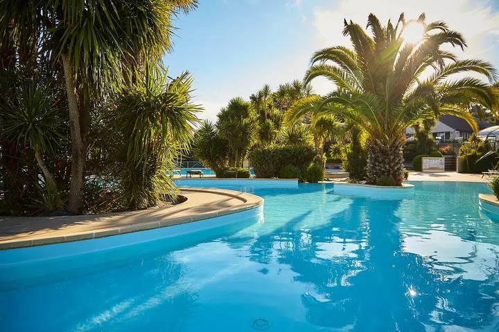 Camping für 4 Personen, mit Terrasse und Pool in Carnac - 2
