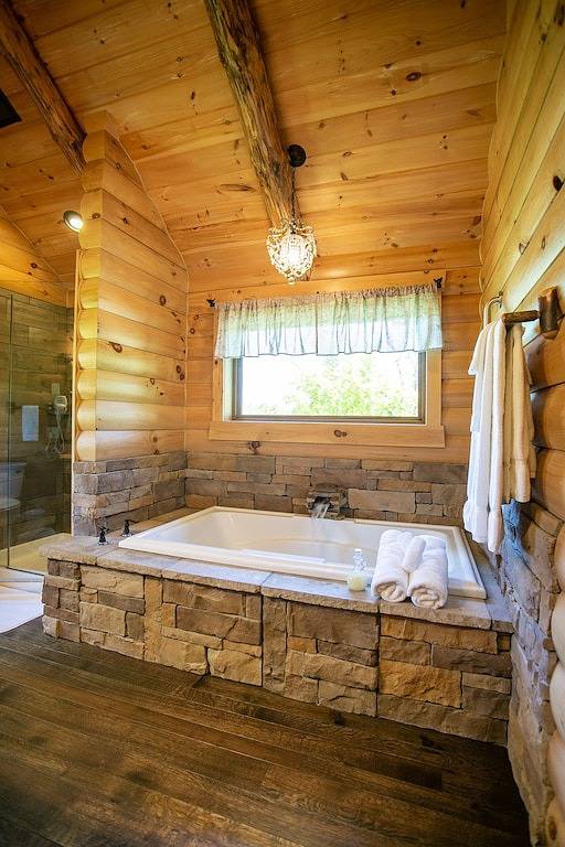 Atemberaubende Hütte in Ohio Amish Country - Whirlpool, Küche, Wohnzimmer in Berlin (OH), Holmes County