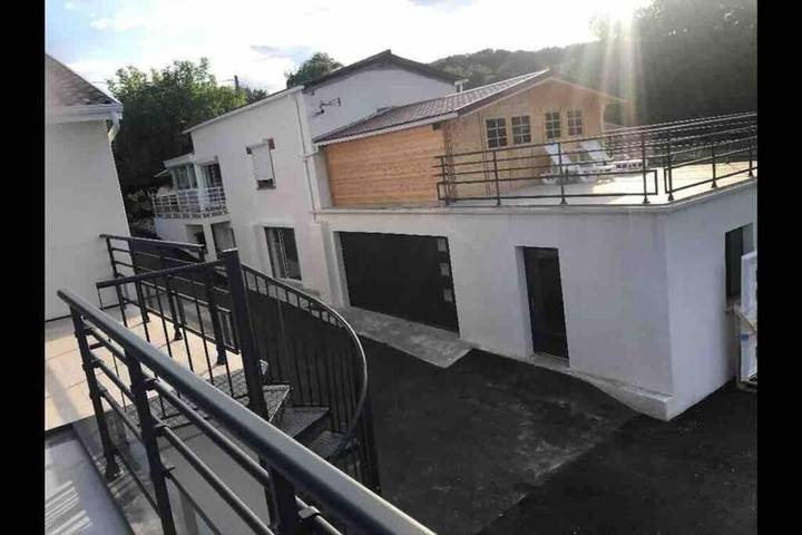 Gîte pour 4 personnes, avec jacuzzi ainsi que jardin et piscine à Rieux-de-Pelleport