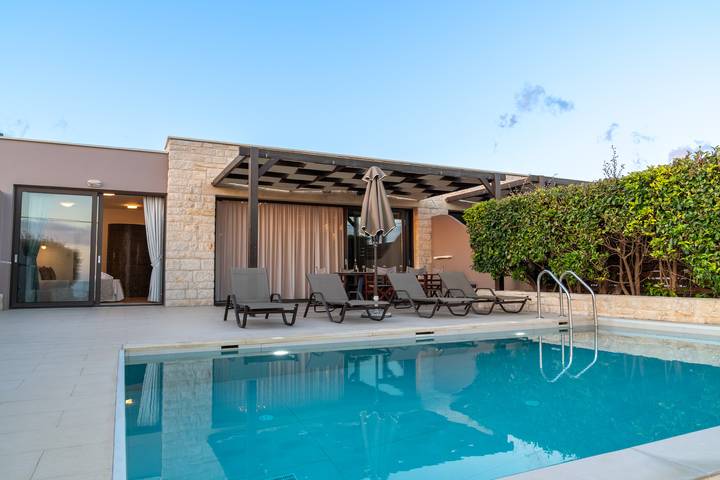 Willa dla 6 osób, z ogród i basen oraz widok na ocean w Sfakia