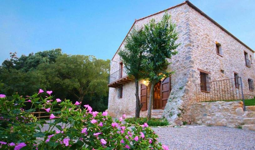 Casa rural para 14 personas, con Balcón y Terraza además de Jardín y Piscina en Les Planes d'Hostoles