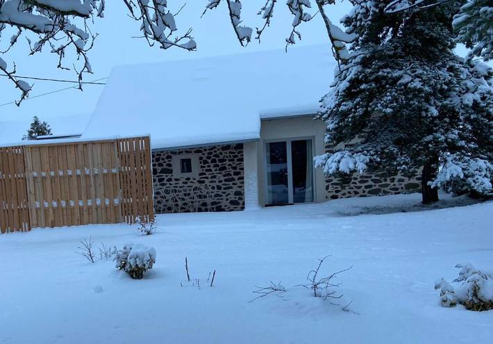 Gîte pour 2 personnes, avec jardin ainsi que terrasse et vue à Talizat - 4