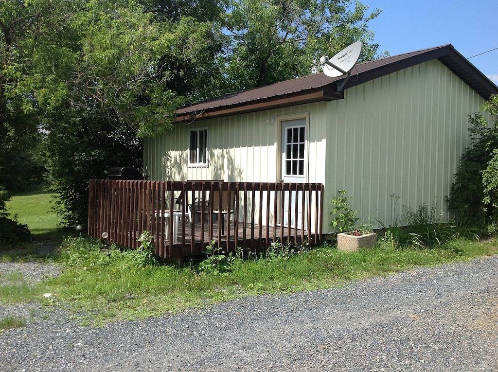 Cozy cabin surrouned by mature trees on wabigoon lake in Ontario