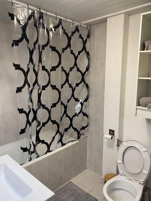 Appartement entier, One-Bedroom Apartment in Clichy-sous-Bois, Seine-Saint-Denis
