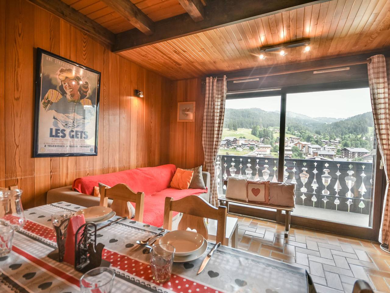 Entire apartment, Cozy duplex for 6-8 people with parking in Les Gets, Les Portes du Soleil