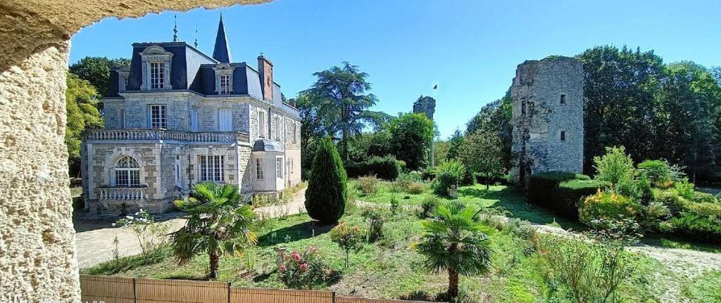 Chambre d’hôte pour 4 personnes, avec Balcon et Terrasse ainsi que Jardin et Vue à La Garnache