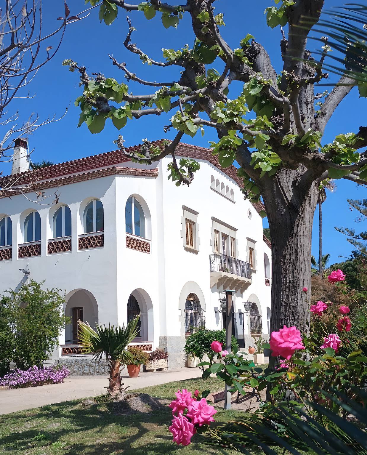 Villa 'Un Lugar Especial' con piscina privada, terraza privada y Wi-Fi in Urbanizacion Montcabrer, Cabrils