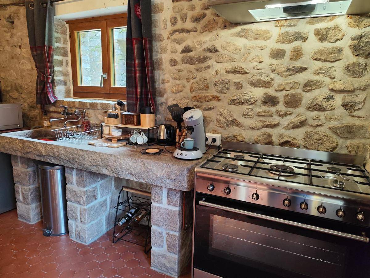 Three-Bedroom House in Thauron, Région de Guéret