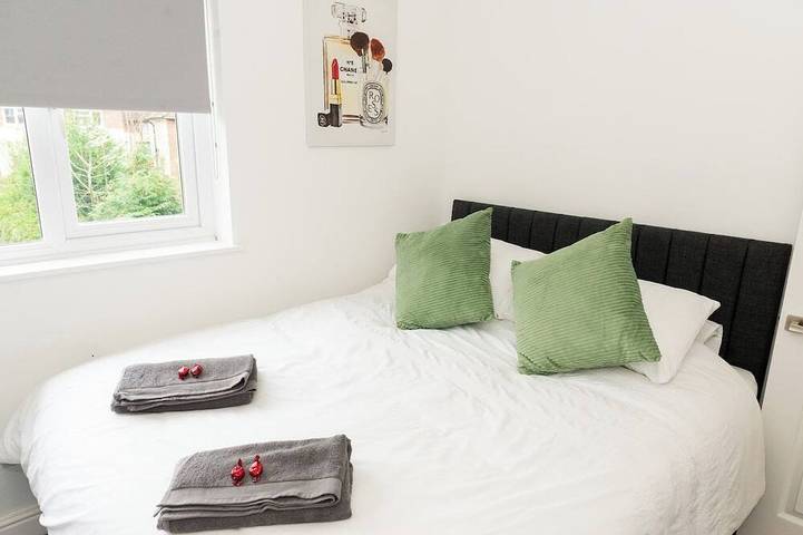 Walk to Tamworth Castle, Modern Home w/ Private in Tamworth (Reino Unido), Staffordshire
