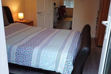 Holiday Home for 2 People in Sutton (London), London, Photo 2