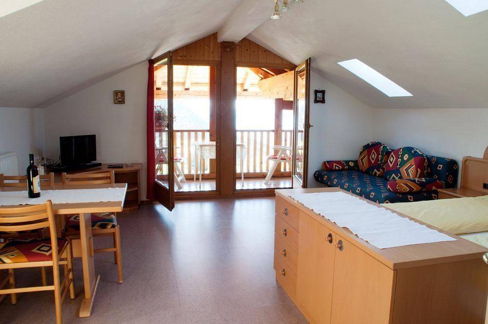 Ganze Ferienwohnung, Studio "Bozen" mit Blick auf das Wasser in Schlaneid, Mölten