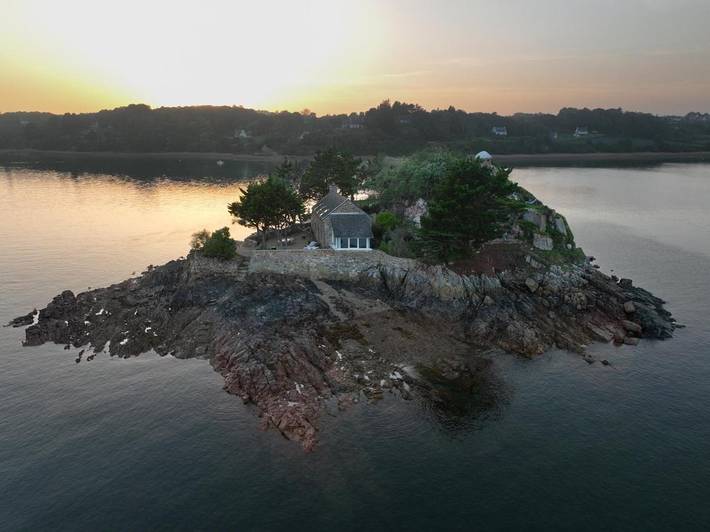 Location de vacances pour 10 personnes, avec jardin et vue à Lézardrieux