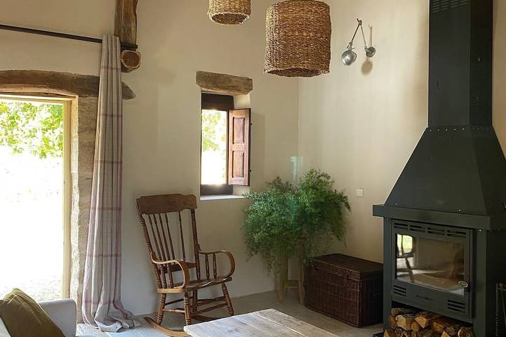 Location de vacances pour 4 personnes, avec piscine ainsi que jardin et terrasse à Hautefort - 3