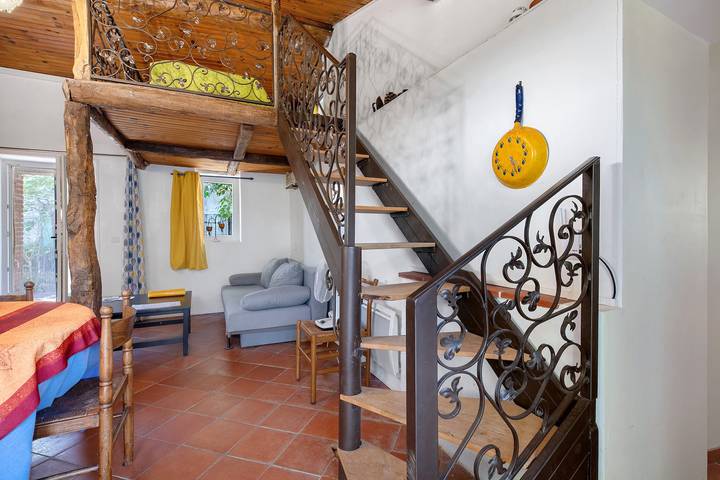 Gîte Le Tournesol – Vue Montagne, Piscine Partagée et Wi-Fi in Salles-sur-l'Hers, Région de Carcassonne