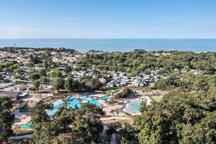 Camping pour 6 personnes, avec terrasse, animaux acceptés à Saint-Palais-sur-Mer