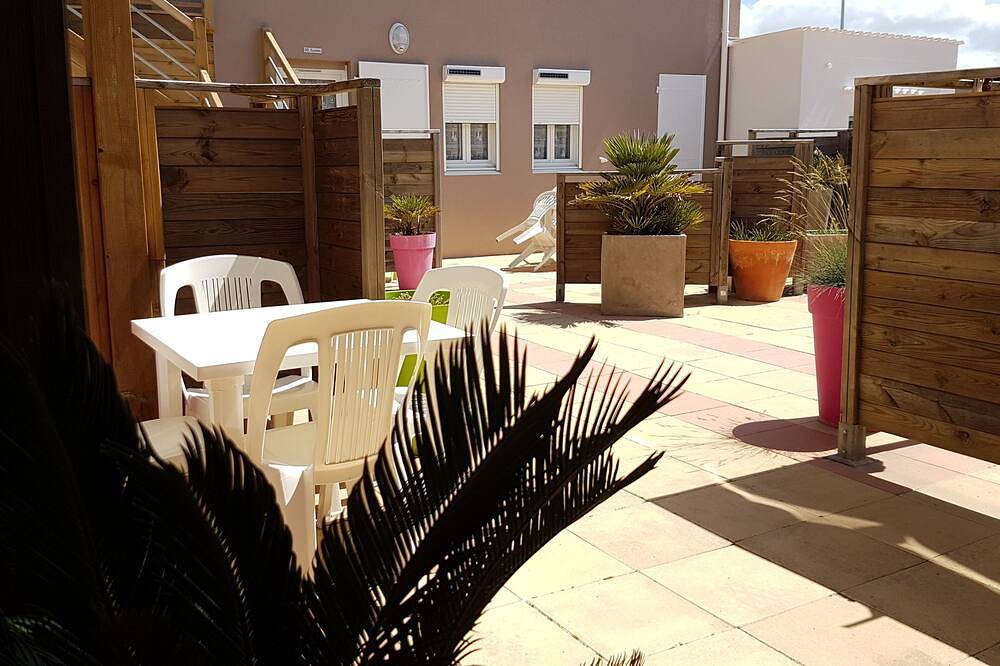 Gite 4 personnes vue patio in Les Sables-d'Olonne, Vendée