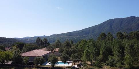 Cottage pour 10 personnes, avec piscine ainsi que terrasse et jardin, animaux acceptés à Les Salelles