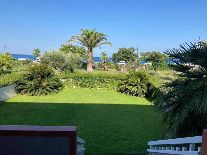 Gîte pour 5 personnes, avec vue et terrasse, animaux acceptés à Bianco (homonymie)