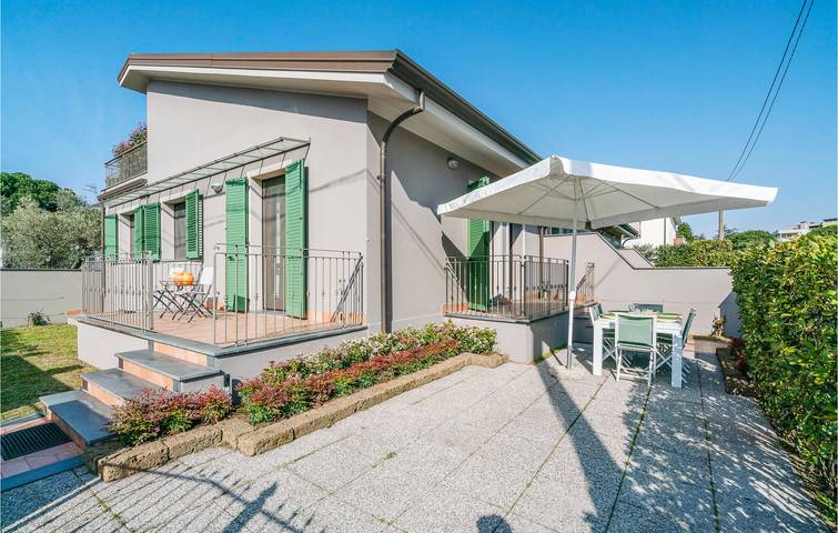 Casa vacanza per 7 persone, con Terrazza e Giardino a Viareggio