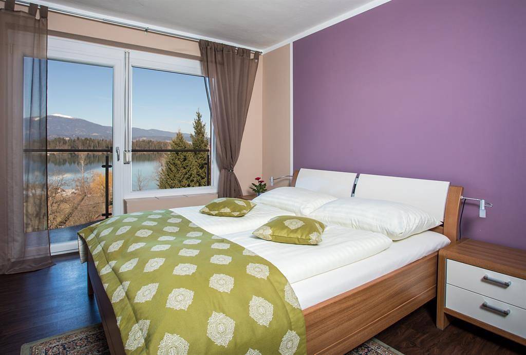 Doppelzimmer Seeblick mit Balkon in Karawanken und Bachergebirge, Finkenstein am Faaker See