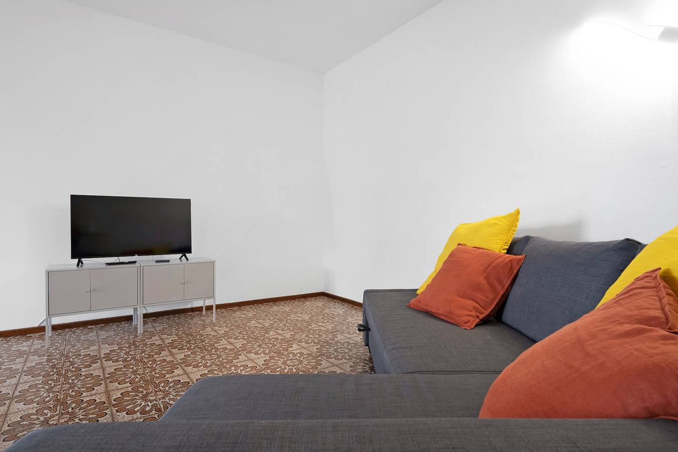 Ganze Wohnung, Apartment „L'Oca Del Lago Lakeview“ mit Seeblick, privater Terrasse und Wlan in Laveno, Laveno-Mombello