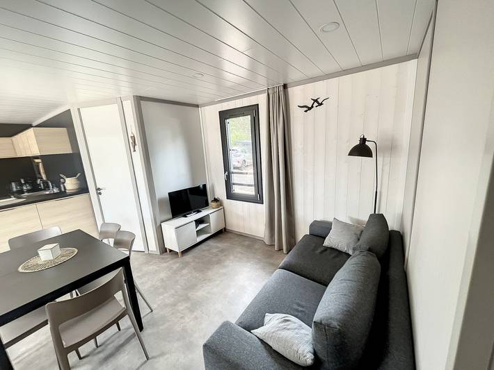 Gîte pour 6 personnes, avec terrasse ainsi que jardin et piscine à Jullouville - 2