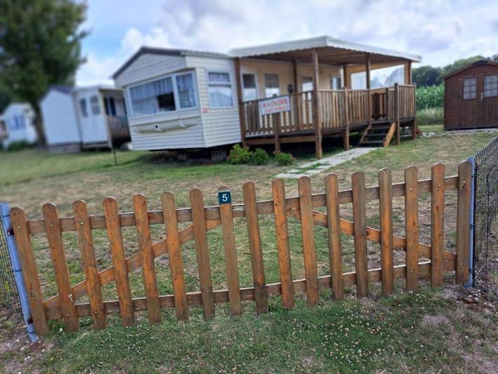Camping pour 6 personnes, avec jacuzzi et piscine ainsi que terrasse et bassin pour enfant, animaux acceptés - 1
