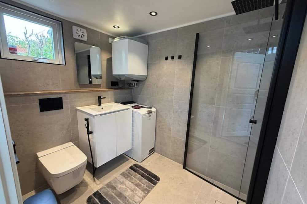 Nordic Loft Retract- Deluxe mini villa with 2 sleeping lofts in Mölndal, Västergötland