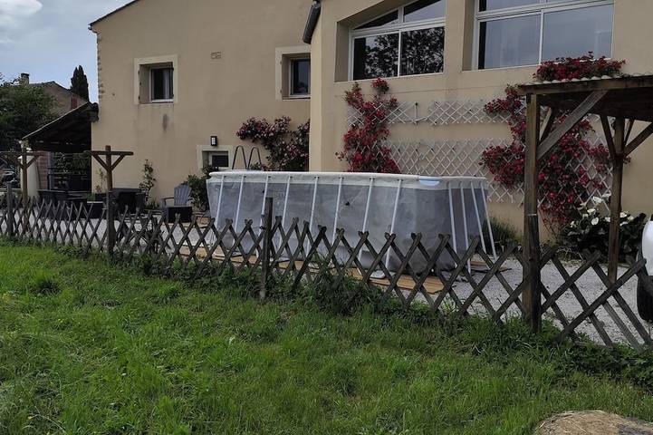 Location de vacances pour 6 personnes, avec Terrasse et Jardin à Camon