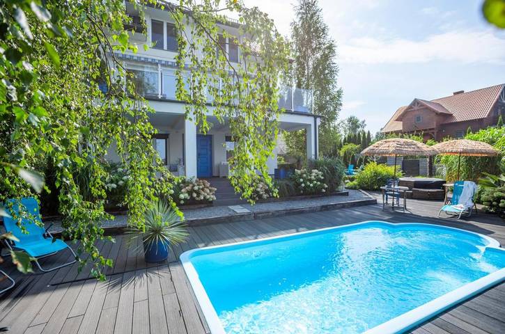 Villa für 12 Personen, mit Seeblick und Ausblick sowie Garten und Pool - 1