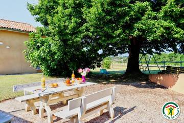 Gîte pour 6 personnes, avec jardin et terrasse à Mercurol