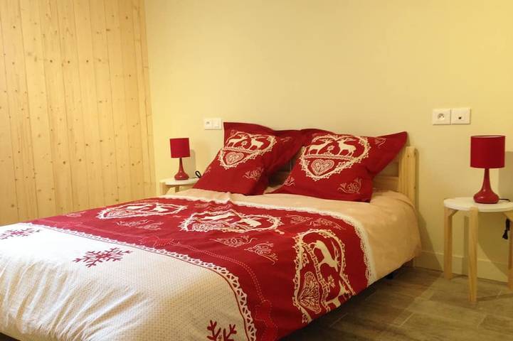 Gîte pour 6 personnes, avec jardin et terrasse à Rochefort-Montagne - 2