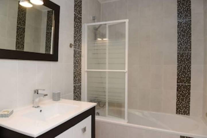 Gîte pour 4 personnes, avec piscine ainsi que jardin et jacuzzi à Estérençuby - 4