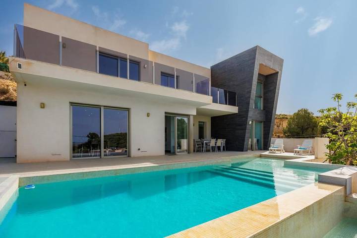 Maison de vacances pour 8 personnes, avec Balcon et Terrasse ainsi que Jardin et Bassin pour enfant