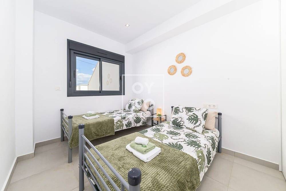 Villa Perla de Pilar, with private pool - by Oyoostays in Pilar de la Horadada, Costa Blanca